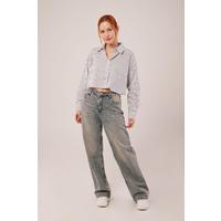 Crop Model Cepli Ve Çizgili Beyaz Gömlek