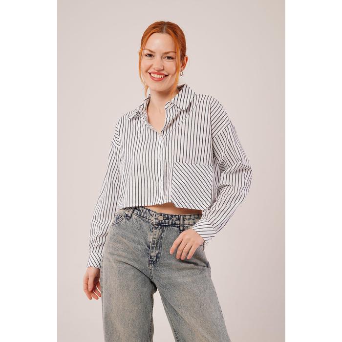 Crop Model Cepli Ve Çizgili Beyaz Gömlek
