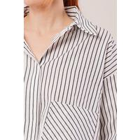 Crop Model Cepli Ve Çizgili Beyaz Gömlek
