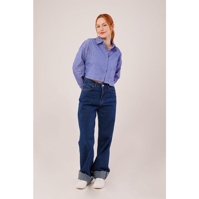 Crop Model Cepli Ve Çizgili Mavi Gömlek